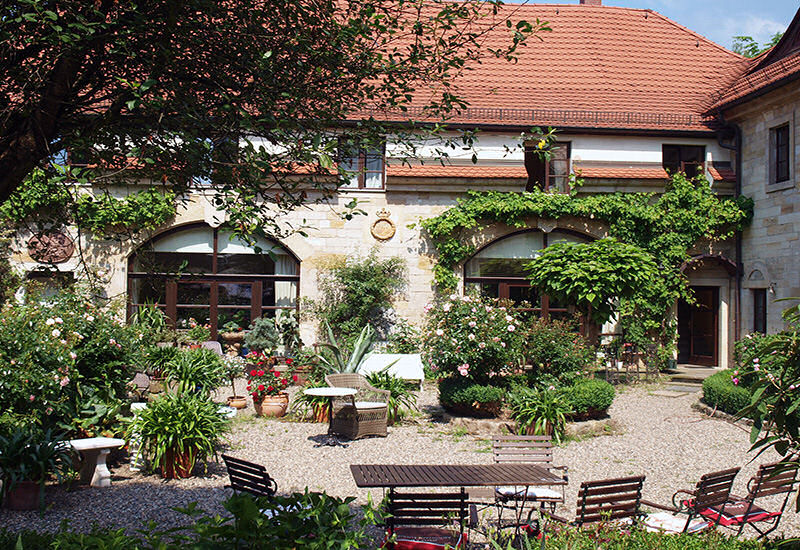 Fewo Sommernächten in den Garten /Innenhof setzen und mit Sächsischen Wein Trinken